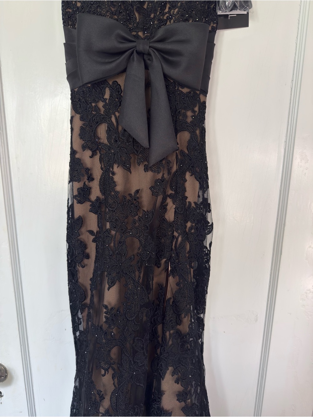 Black Lace Evening Dress with Bow Waist